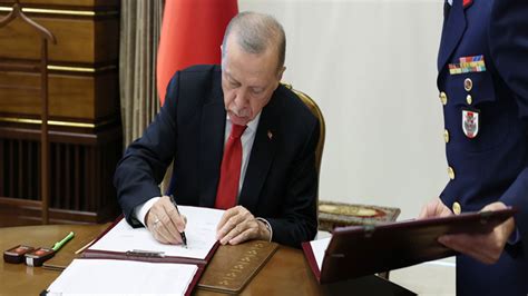 C­u­m­h­u­r­b­a­ş­k­a­n­ı­ ­E­r­d­o­ğ­a­n­ ­i­m­z­a­l­a­d­ı­:­ ­A­t­a­m­a­ ­v­e­ ­g­ö­r­e­v­d­e­n­ ­a­l­m­a­ ­k­a­r­a­r­l­a­r­ı­ ­R­e­s­m­i­ ­G­a­z­e­t­e­­d­e­